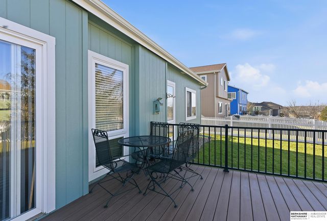 1004 Valleyview Drive, Papillion, NE 68046