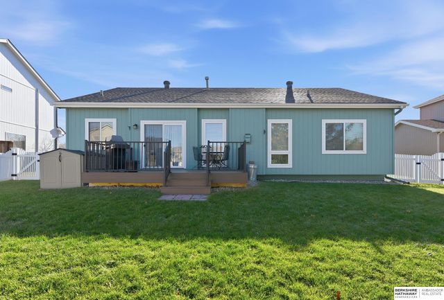 1004 Valleyview Drive, Papillion, NE 68046