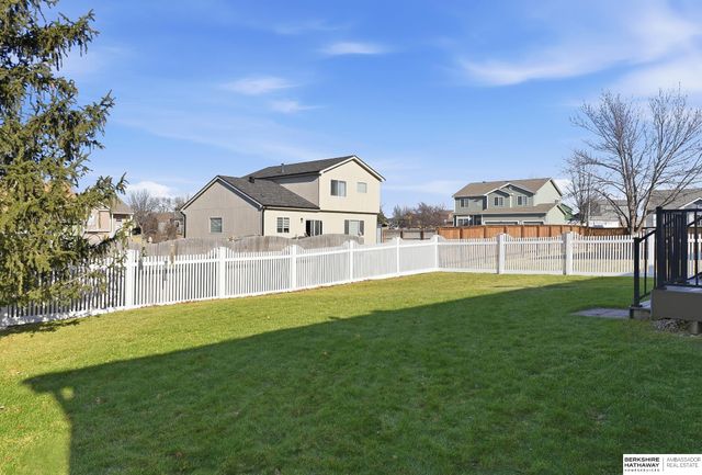 1004 Valleyview Drive, Papillion, NE 68046