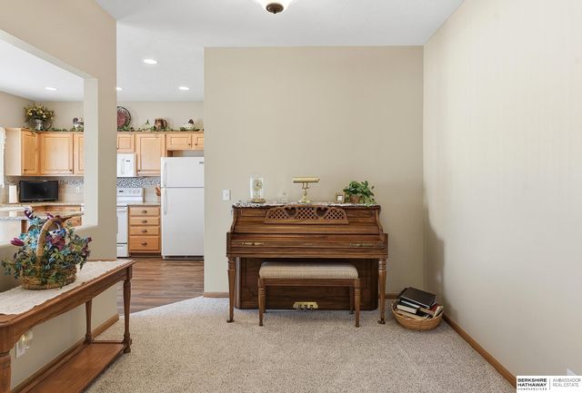 1004 Valleyview Drive, Papillion, NE 68046