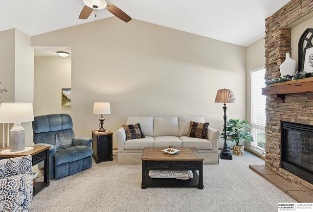 1004 Valleyview Drive, Papillion, NE 68046