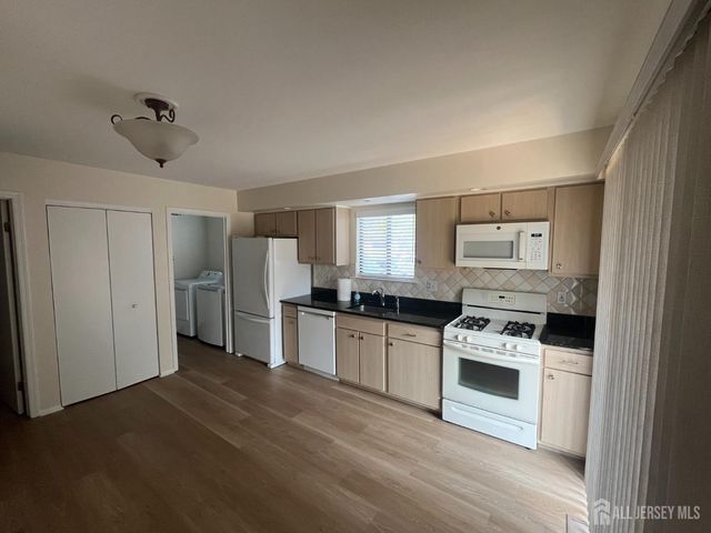 16 Wisteria Court, South Brunswick, NJ 08852