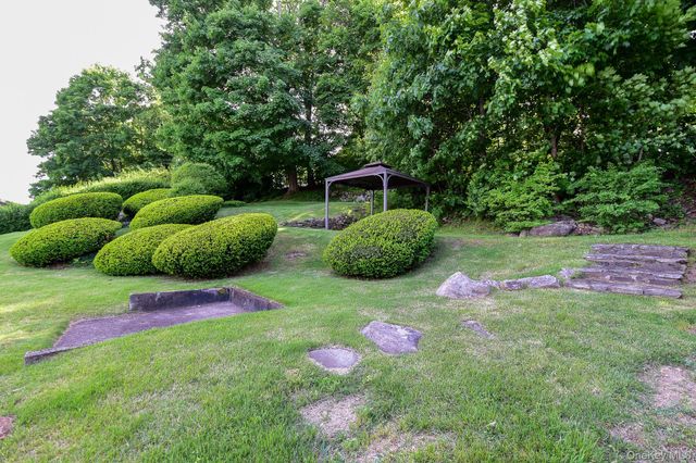 16 Clark Place, Mahopac, NY 10541
