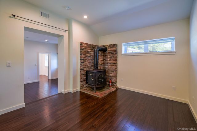 16 Clark Place, Mahopac, NY 10541
