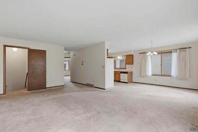 3920 WISCONSIN AVE, Rapid City, SD 57701
