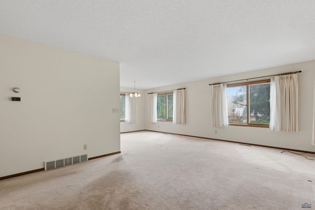 3920 WISCONSIN AVE, Rapid City, SD 57701