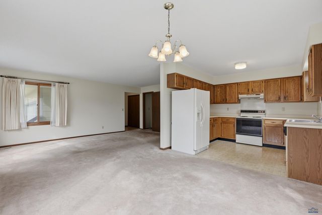 3920 WISCONSIN AVE, Rapid City, SD 57701