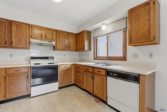 3920 WISCONSIN AVE, Rapid City, SD 57701