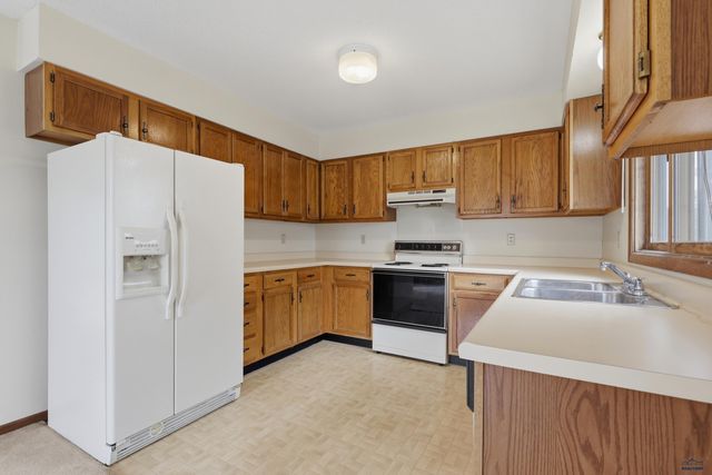 3920 WISCONSIN AVE, Rapid City, SD 57701