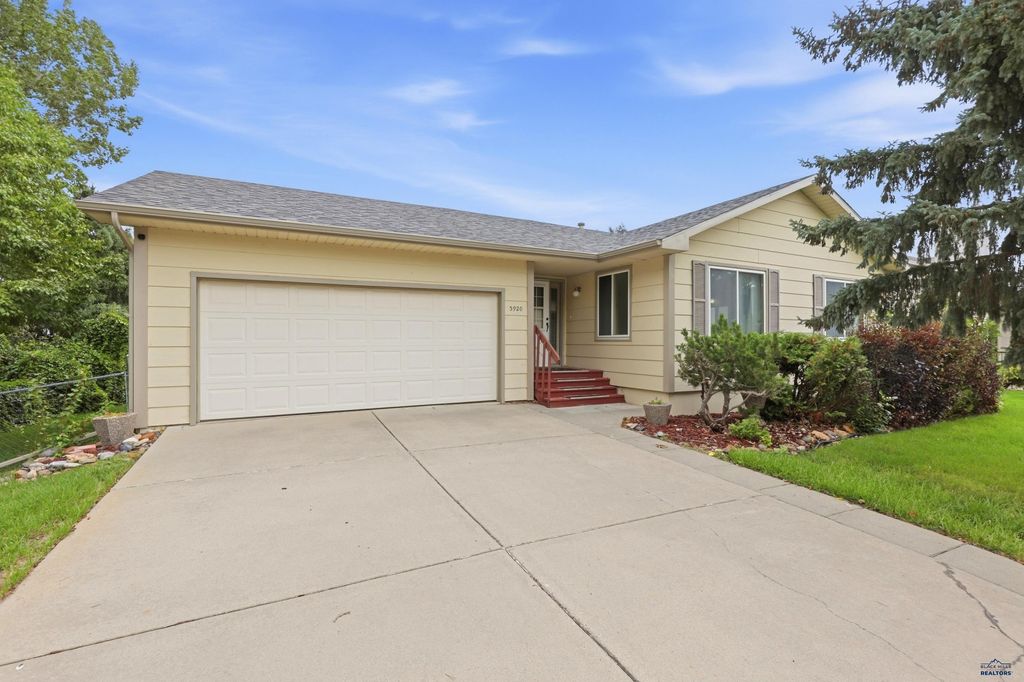 3920 WISCONSIN AVE, Rapid City, SD 57701