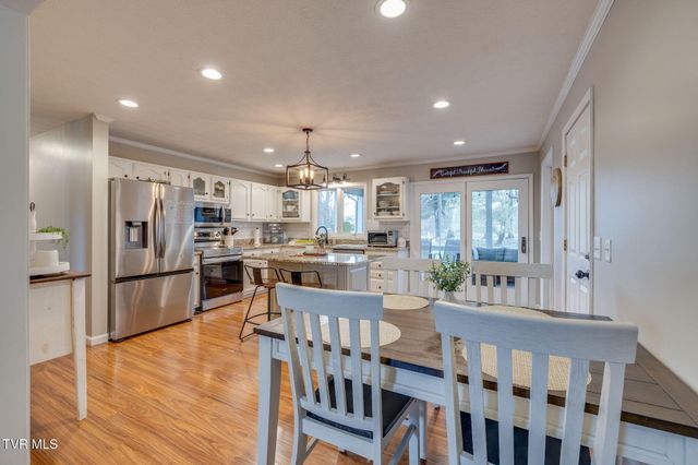 112 Isaac Lincoln Place, Elizabethton, TN 37643