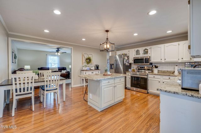 112 Isaac Lincoln Place, Elizabethton, TN 37643