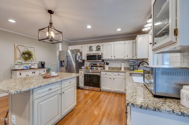 112 Isaac Lincoln Place, Elizabethton, TN 37643