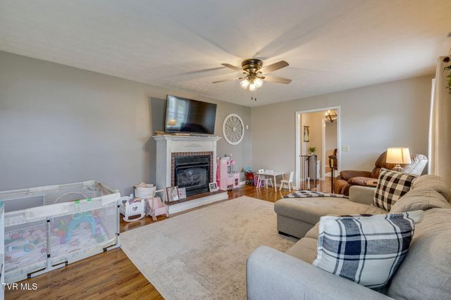 112 Isaac Lincoln Place, Elizabethton, TN 37643