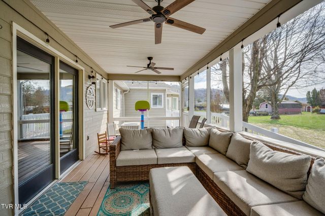 112 Isaac Lincoln Place, Elizabethton, TN 37643