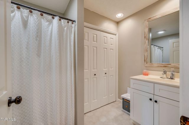 112 Isaac Lincoln Place, Elizabethton, TN 37643