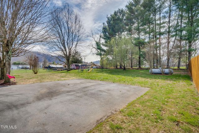 112 Isaac Lincoln Place, Elizabethton, TN 37643