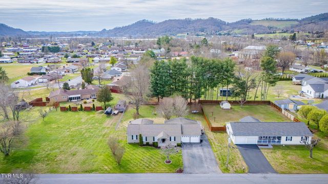 112 Isaac Lincoln Place, Elizabethton, TN 37643