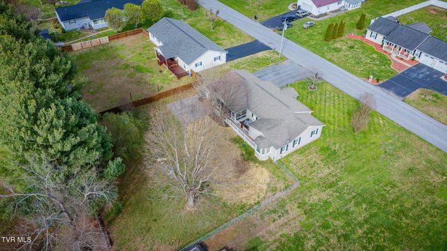 112 Isaac Lincoln Place, Elizabethton, TN 37643