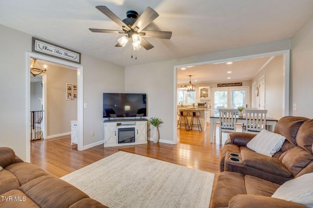 112 Isaac Lincoln Place, Elizabethton, TN 37643