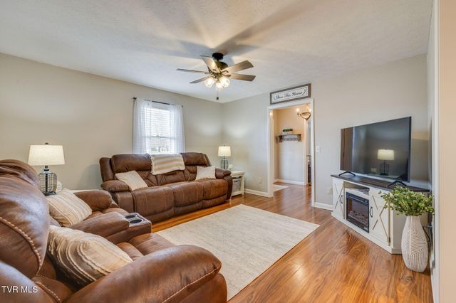 112 Isaac Lincoln Place, Elizabethton, TN 37643