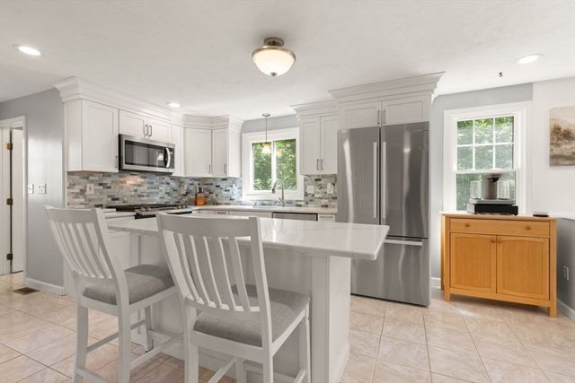 98 Laurelwood Dr, North Attleboro, MA 02760