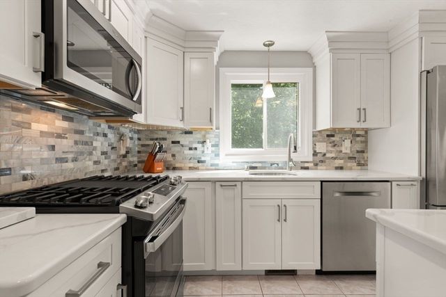 98 Laurelwood Dr, North Attleboro, MA 02760