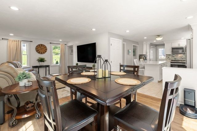 98 Laurelwood Dr, North Attleboro, MA 02760