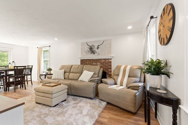 98 Laurelwood Dr, North Attleboro, MA 02760