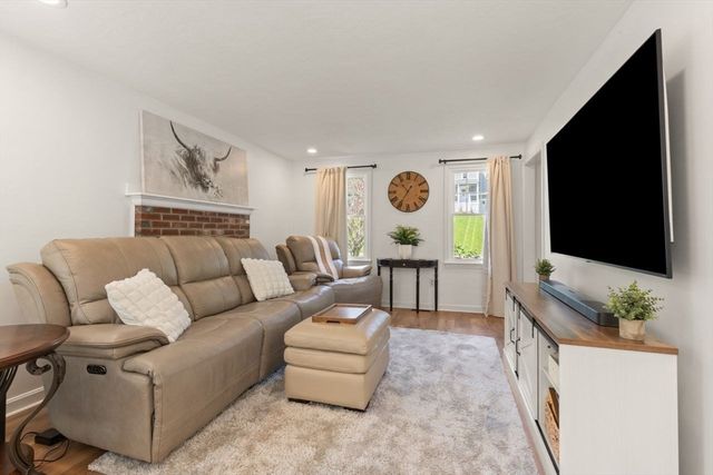 98 Laurelwood Dr, North Attleboro, MA 02760