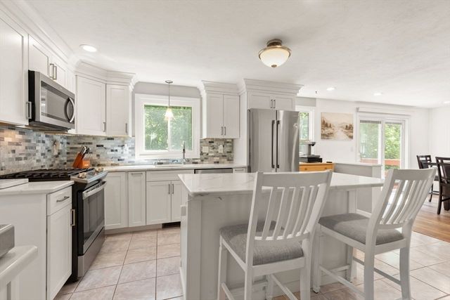 98 Laurelwood Dr, North Attleboro, MA 02760