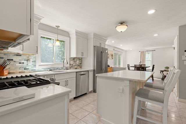 98 Laurelwood Dr, North Attleboro, MA 02760