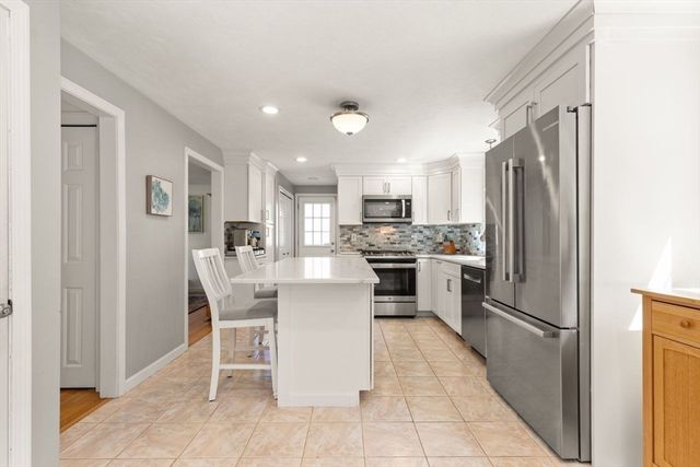 98 Laurelwood Dr, North Attleboro, MA 02760