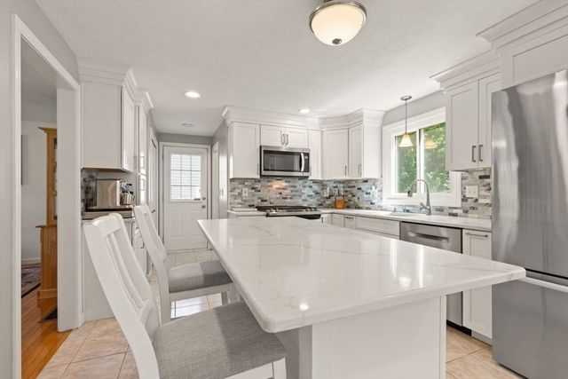 98 Laurelwood Dr, North Attleboro, MA 02760