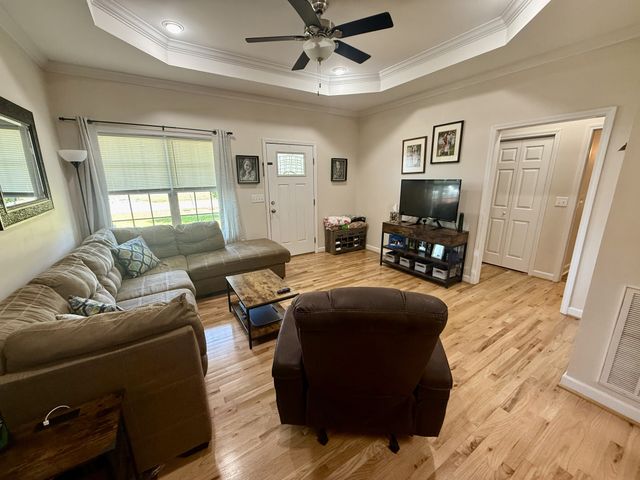 543 Main St, Mc Ewen, TN 37101