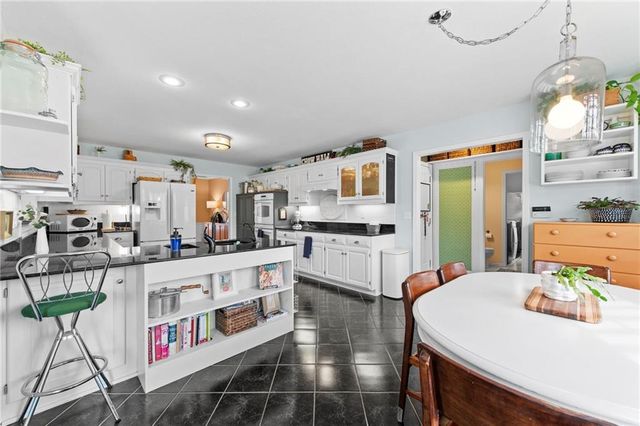 2800 SW Twincreek Court, Blue Springs, MO 64015