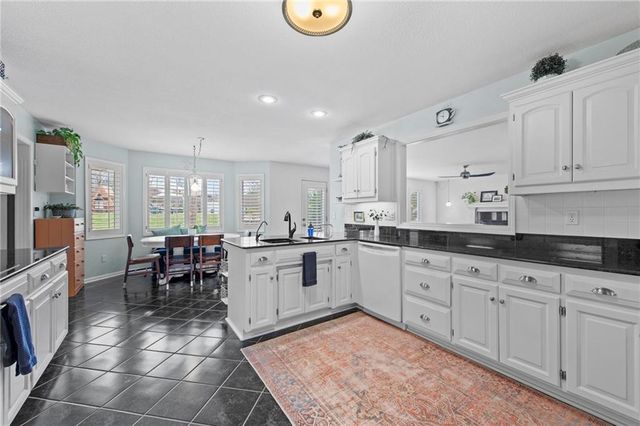 2800 SW Twincreek Court, Blue Springs, MO 64015