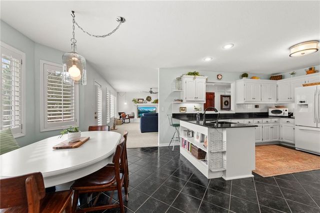 2800 SW Twincreek Court, Blue Springs, MO 64015