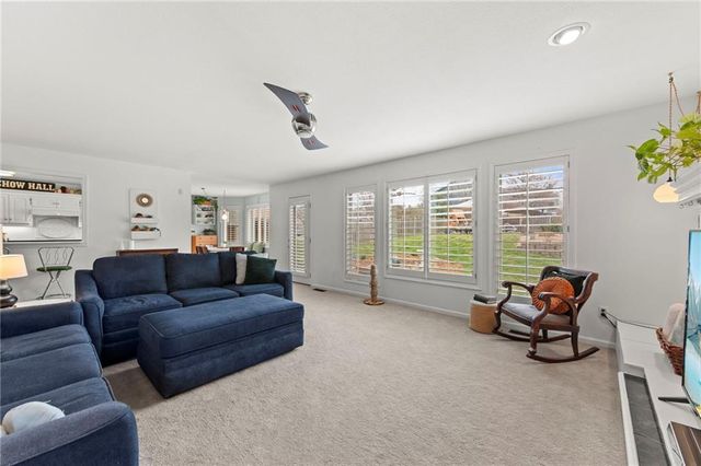 2800 SW Twincreek Court, Blue Springs, MO 64015