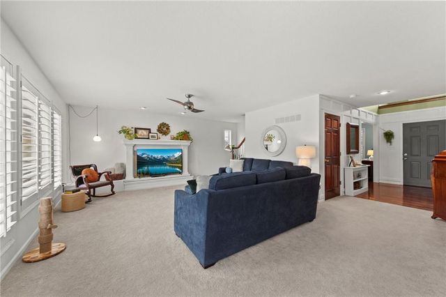 2800 SW Twincreek Court, Blue Springs, MO 64015