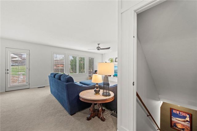 2800 SW Twincreek Court, Blue Springs, MO 64015