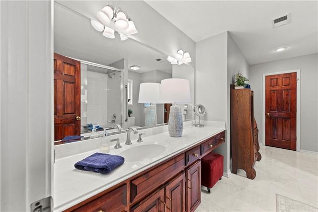 2800 SW Twincreek Court, Blue Springs, MO 64015