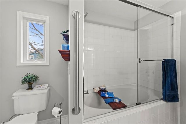 2800 SW Twincreek Court, Blue Springs, MO 64015