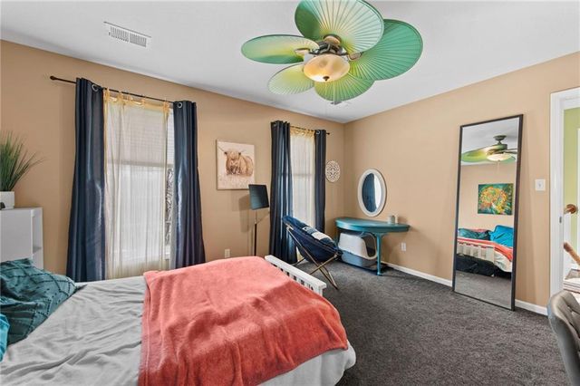 2800 SW Twincreek Court, Blue Springs, MO 64015