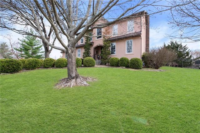 2800 SW Twincreek Court, Blue Springs, MO 64015