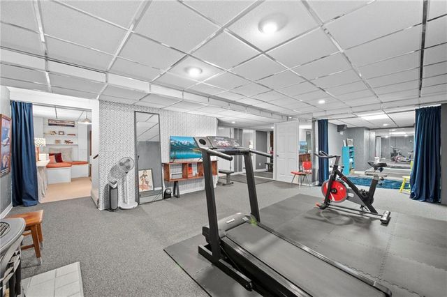 2800 SW Twincreek Court, Blue Springs, MO 64015