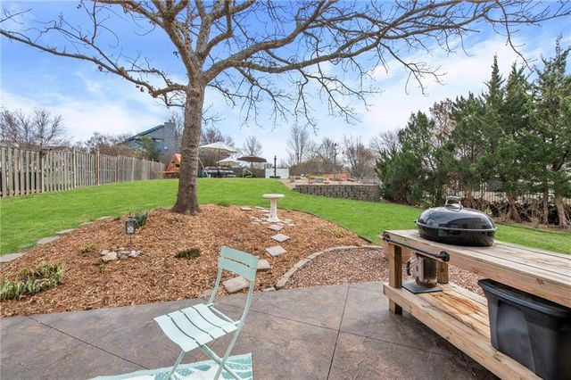 2800 SW Twincreek Court, Blue Springs, MO 64015