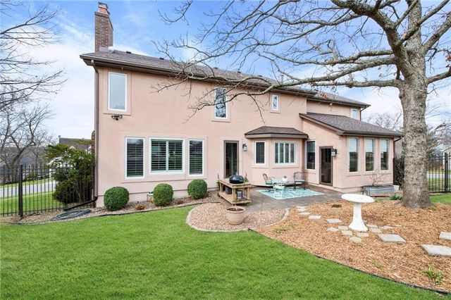 2800 SW Twincreek Court, Blue Springs, MO 64015