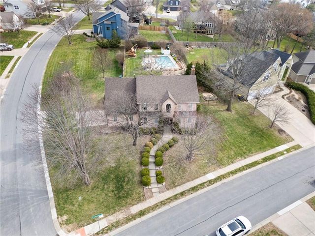 2800 SW Twincreek Court, Blue Springs, MO 64015