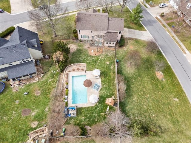 2800 SW Twincreek Court, Blue Springs, MO 64015